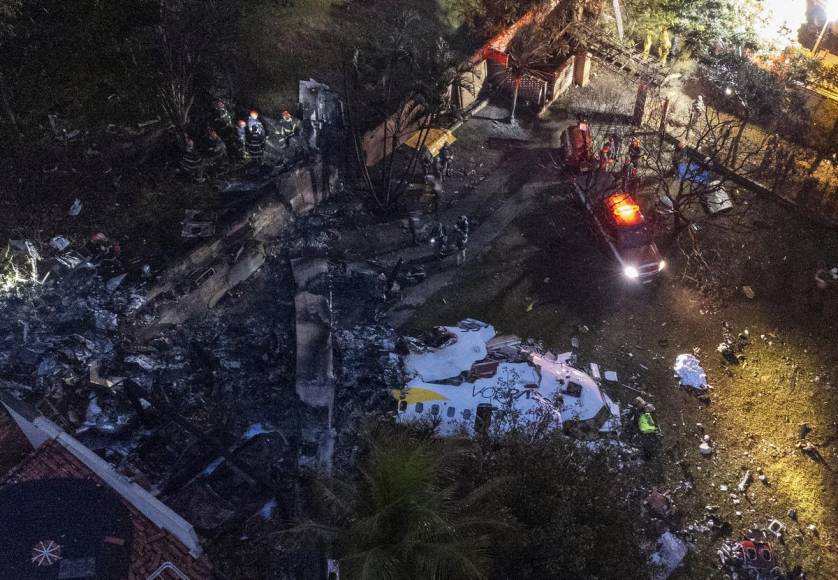 Las impactantes imágenes tras la caída de un avión en Brasil; hay 62 muertos