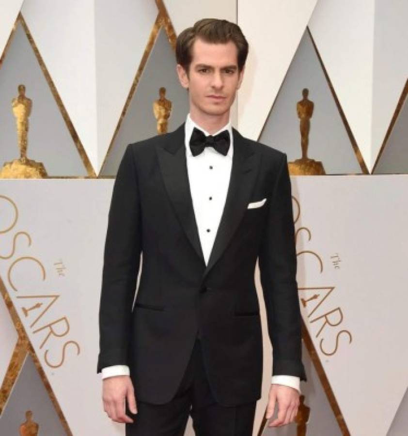 Video: El actor Andrew Garfield sorprende al convertirse en una drag queen