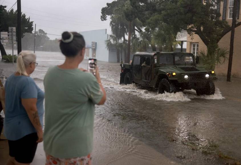 Huracán Debby ya es categoría 1 y toca tierra en Florida