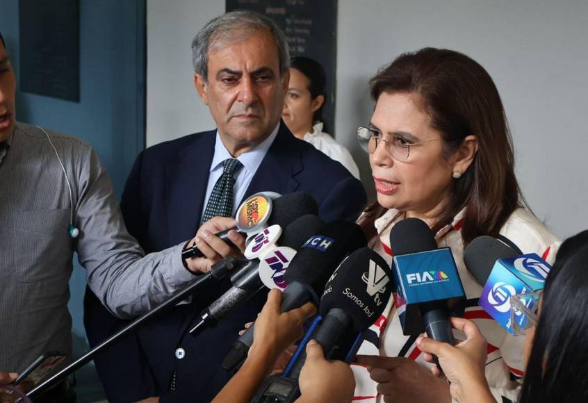 Llega embajadora Laura Dogu a reunión con ministra de Defensa, Rixi Moncada