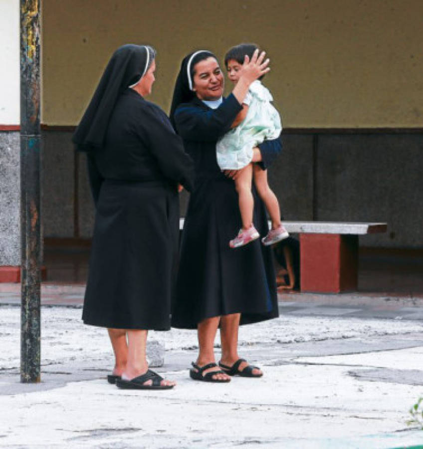 Ángeles auxiliares que reparten amor y solidaridad