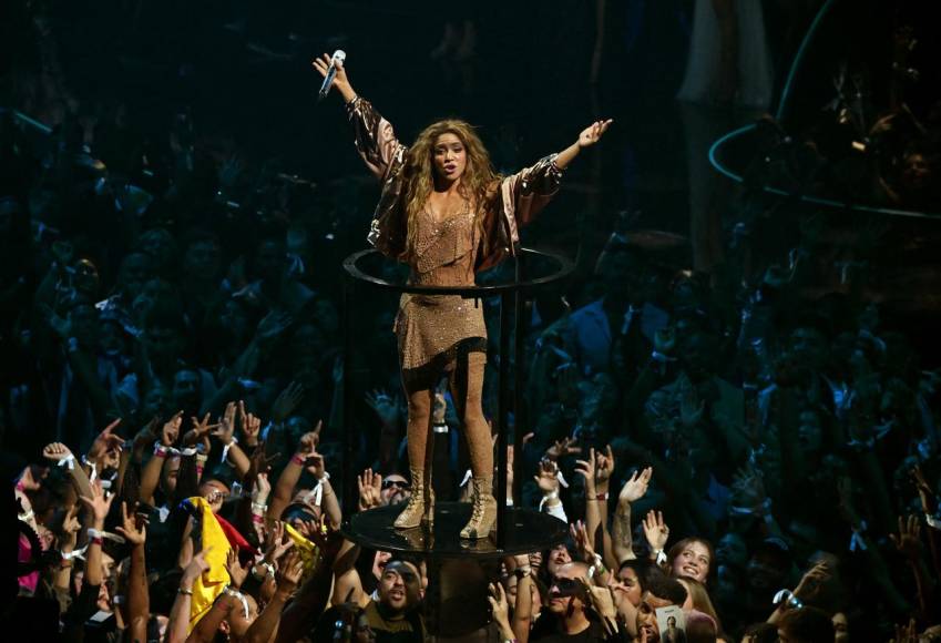 La reina del escenario: Shakira enciende los MTV VMA’s 2023 con su inolvidable show