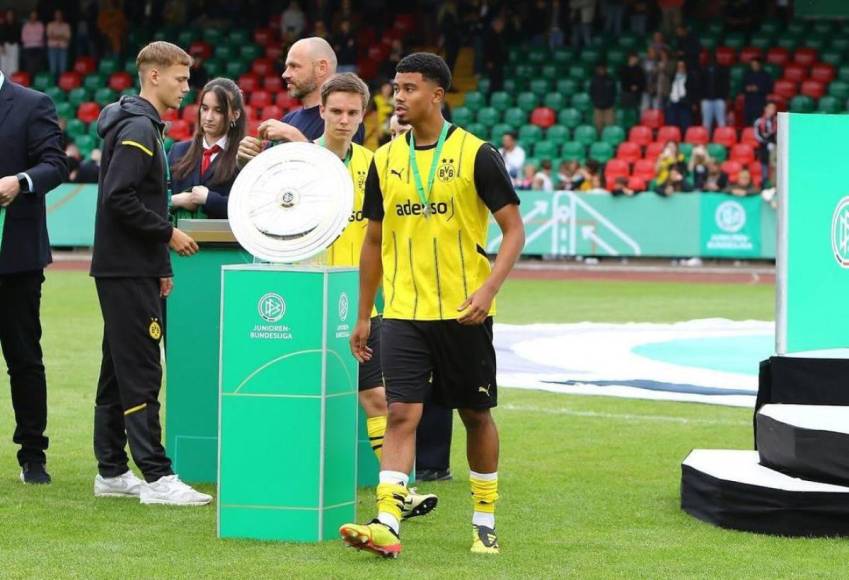 Leonardo Posadas, futbolista del Borussia Dortmund y de Alemania que jugaría con Honduras