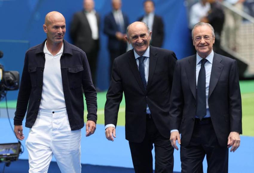 Mbappé imitó a Cristiano Ronaldo en su presentación con Real Madrid y el regalo de Florentino