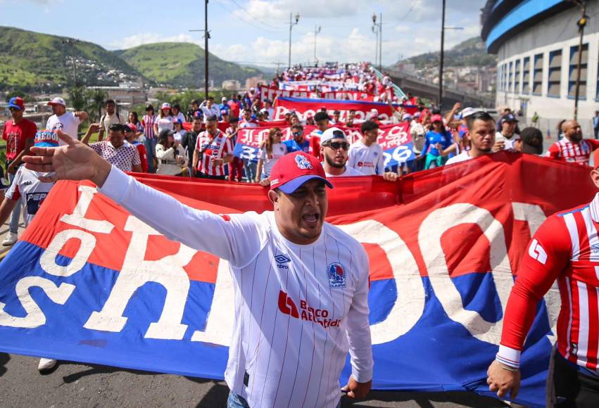 Olimpia - Motagua: ¡Ambientazo! Llegada de la Ultra Fiel al Estadio Nacional para el clásico