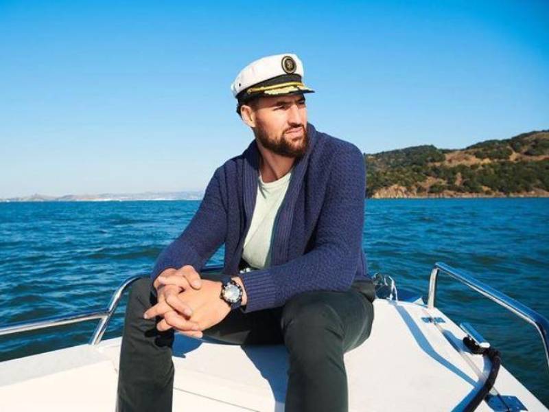 Klay Thompson (Golden State Warriors)Características: Con una vibra relajada, Klay Thompson ha conquistado a muchos con su carisma, barba bien cuidada y personalidad sencilla. Es uno de los favoritos de los fanáticos.