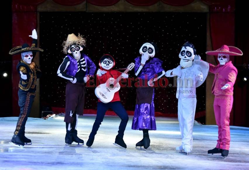 “Fantasía sobre hielo”, el show de patinaje que encanta a los capitalinos