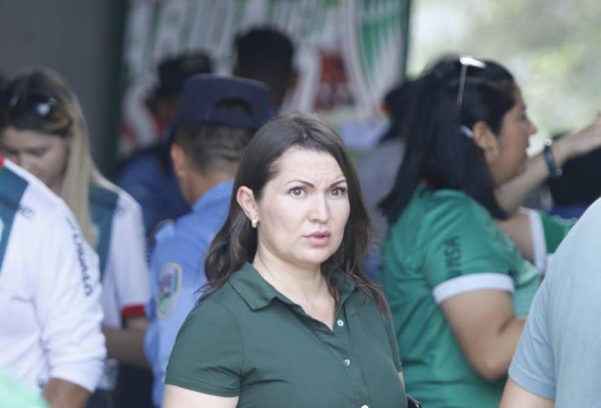 Bellas chicas abarrotan el Yankel Rosenthal para semifinal entre Marathón y Génesis