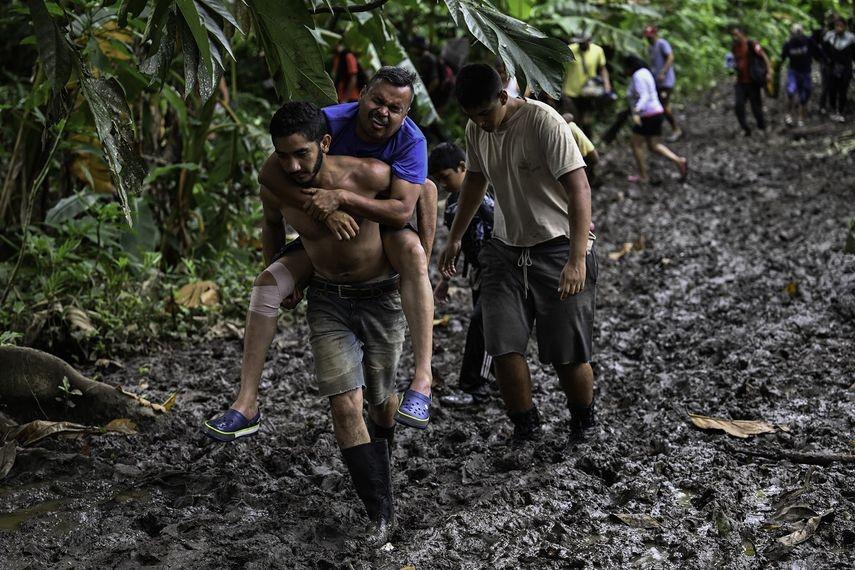 “He visto a mamás dejar a sus hijos ahí”: crudos relatos del tapón del Darién, la selva donde Dios no entra