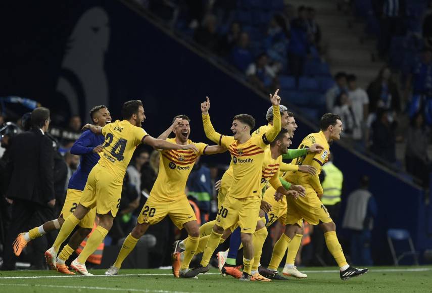 Festejo blaugrana y frustración del Espanyol: las imágenes que dejó el triunfo del Barcelona que lo corona campeón de España