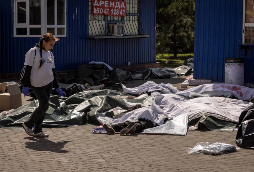 “Quiero escapar de este infierno”: docenas de muertos y cientos de heridos tras ataque en Ucrania