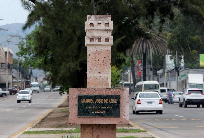 Imágenes: Entre daños y olvido así lucen los héroes del bulevar Los Próceres