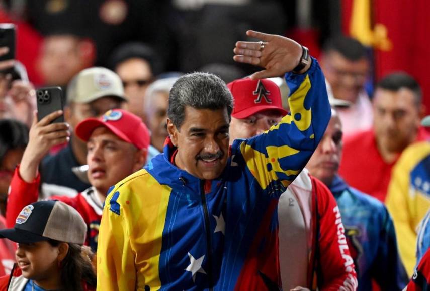 Maduro festejó triunfo en medio de cuestionamientos y vicios de fraude