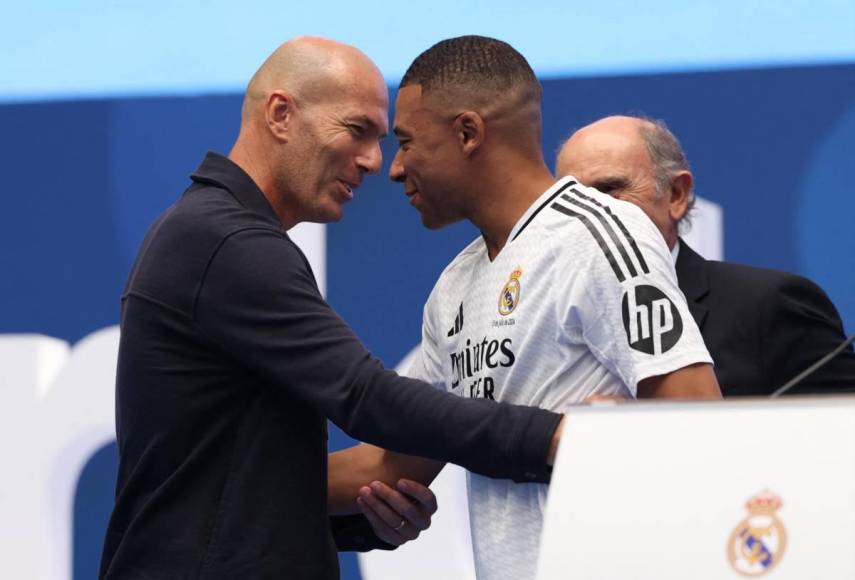 Mbappé imitó a Cristiano Ronaldo en su presentación con Real Madrid y el regalo de Florentino