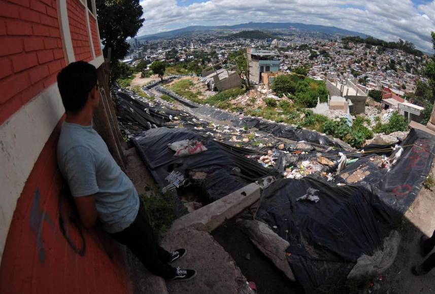 Desolación y pesar, lo único que queda a un año del derrumbe en la colonia Guillén de la capital