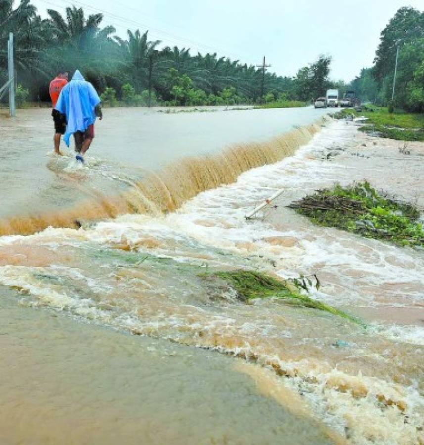 Desesperación y caos por las lluvias en la zona norte de Honduras