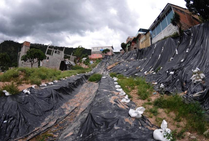 Desolación y pesar, lo único que queda a un año del derrumbe en la colonia Guillén de la capital