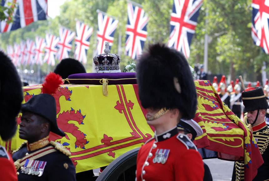 Londres inicia el multitudinario adiós para la reina Isabel II