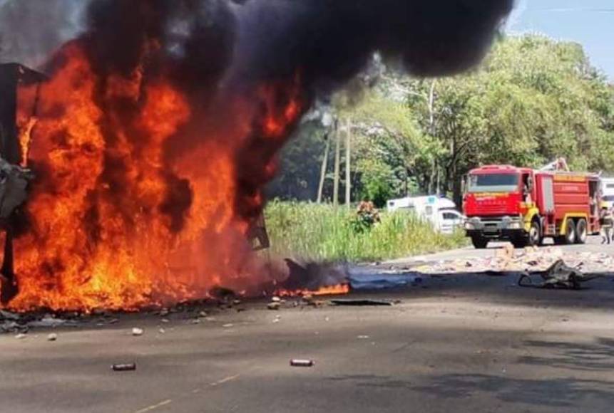 Impactantes imágenes del accidente en carretera a La Ceiba que segó la vida de un hombre