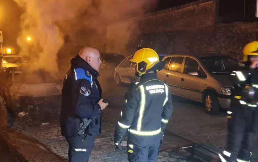 “Pudo haber una tragedia. No tiene perdón”: mujer incendia 21 carros a sus vecinos en España