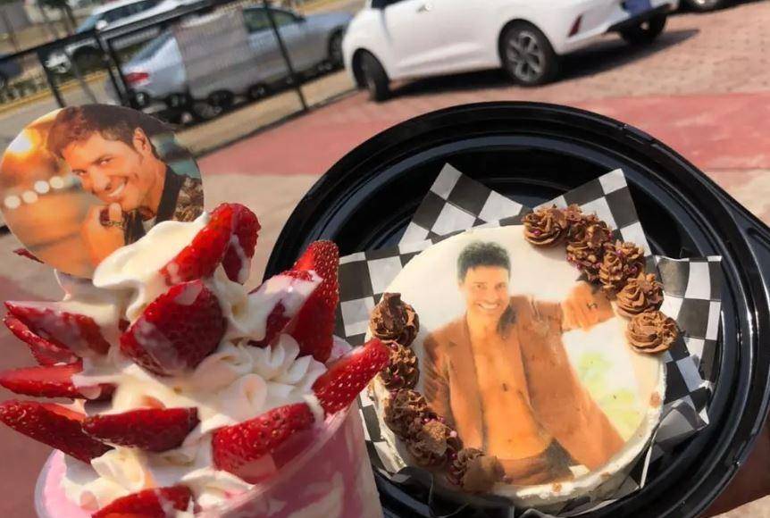 Café mexicano vende pasteles de Chayanne para celebrar el Día de las Madres