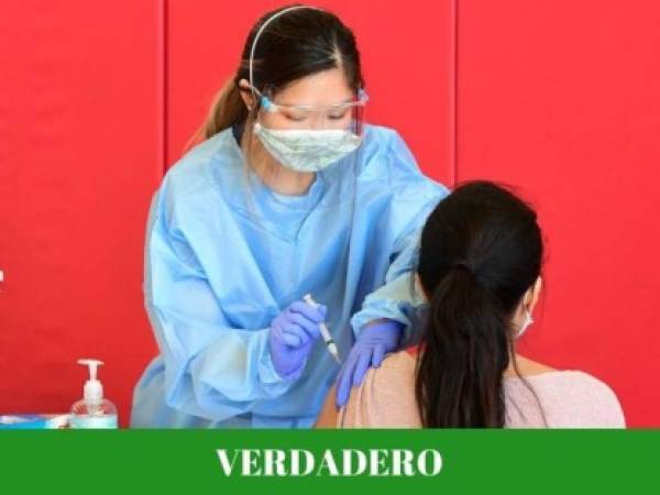 Más de 30 millones de personas ya han sido vacunadas contra el covid-19 en el mundo, según datos oficiales. Las farmacéuticas afirman que tienen la capacidad de proteger ante nuevas cepas. Foto: Agencia AFP.