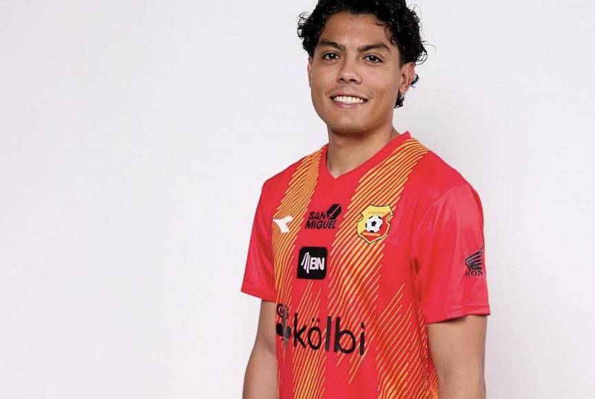 Joshua Canales, salió del Olimpia, pasó por Liga MX y ahora juega en Herediano