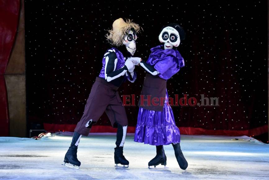 “Fantasía sobre hielo”, el show de patinaje que encanta a los capitalinos