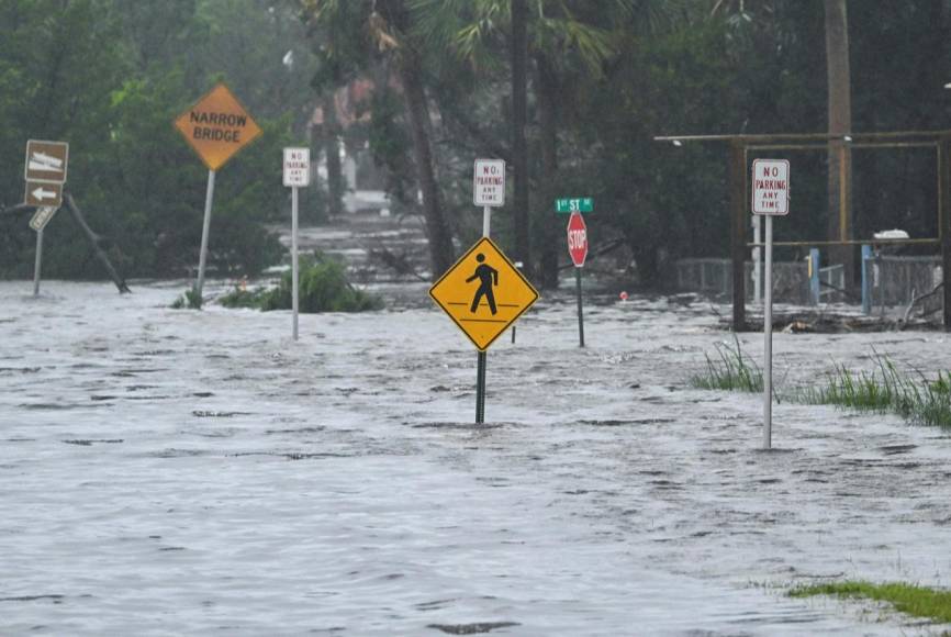 El huracán Idalia es “extremadamente peligroso”; Florida reporta fuertes inundaciones