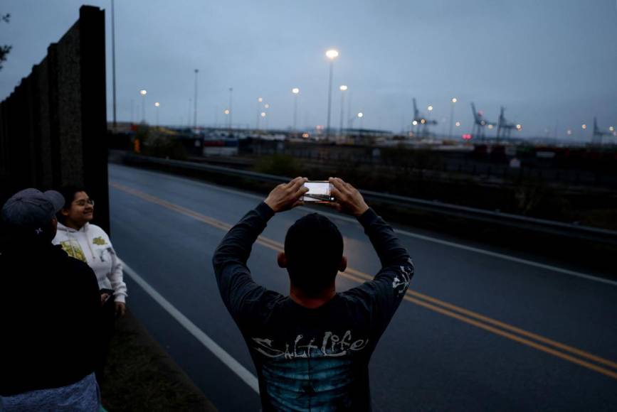 Cerrados permanecen accesos al puente que colapsó en Baltimore