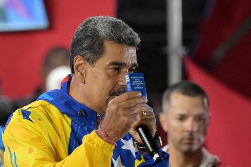 Maduro festejó triunfo en medio de cuestionamientos y vicios de fraude