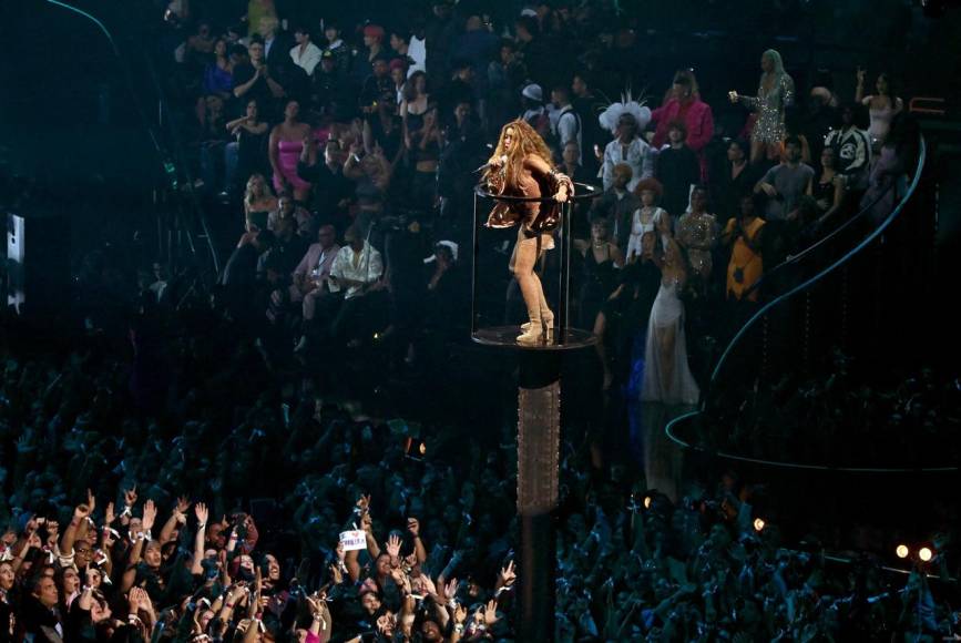 La reina del escenario: Shakira enciende los MTV VMA’s 2023 con su inolvidable show