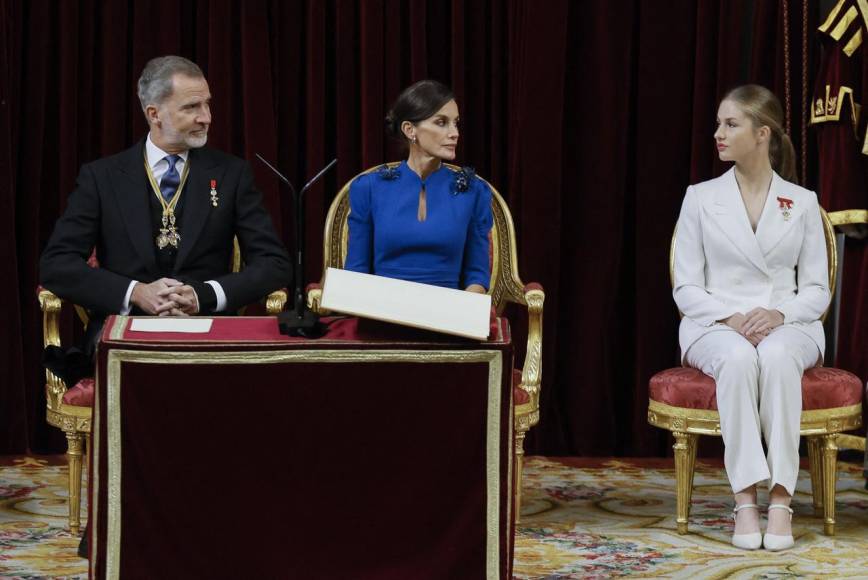 La princesa Leonor jura ante la Constitución en su cumpleaños 18