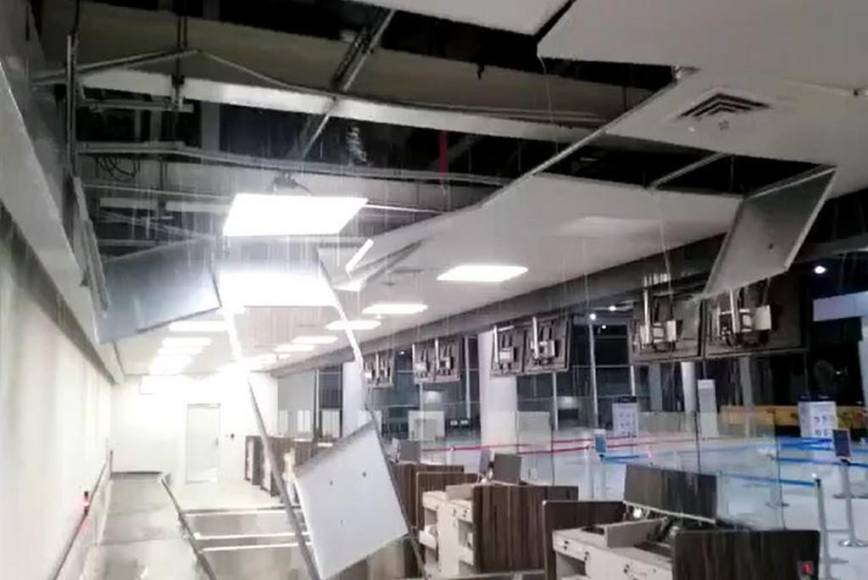 Los destrozos provocados por una tormenta en el Aeropuerto Internacional Palmerola (Fotos)