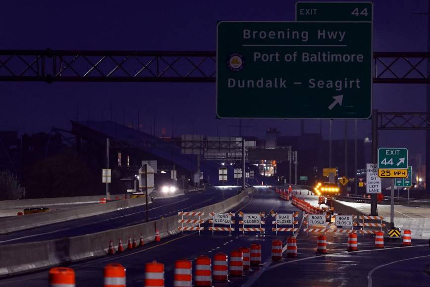 Cerrados permanecen accesos al puente que colapsó en Baltimore