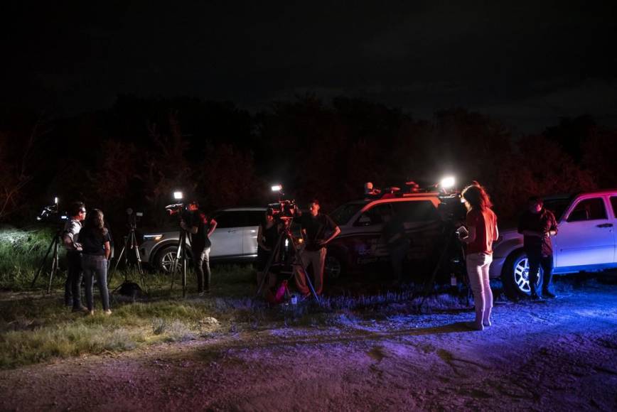 Dolor y rabia en vigilia por migrantes hallados muertos en un camión en San Antonio, Texas