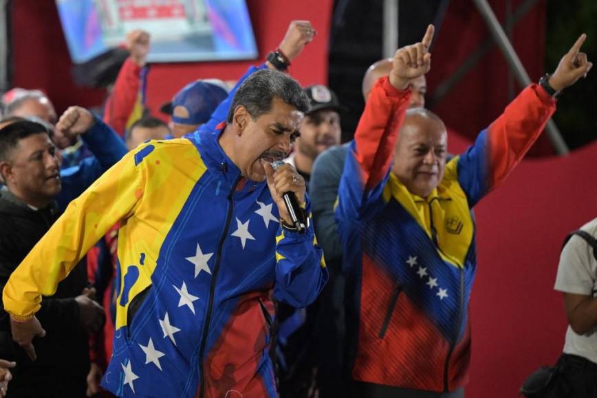 Maduro festejó triunfo en medio de cuestionamientos y vicios de fraude