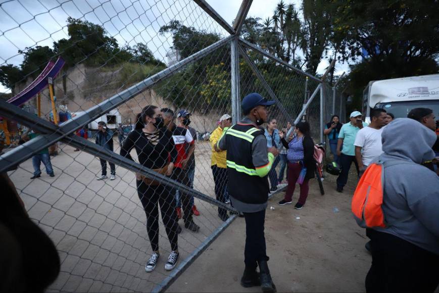 Caos, protestas y lamentaciones deja el cierre de parque de atracciones en el anillo periférico