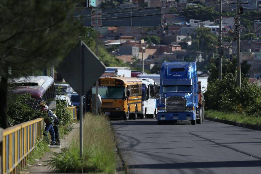 Tráfico infernal en la salida al sur de la capital por bacheos