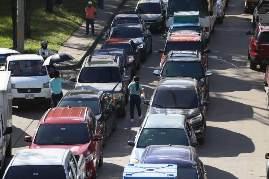 Tráfico infernal en la salida al sur de la capital por bacheos