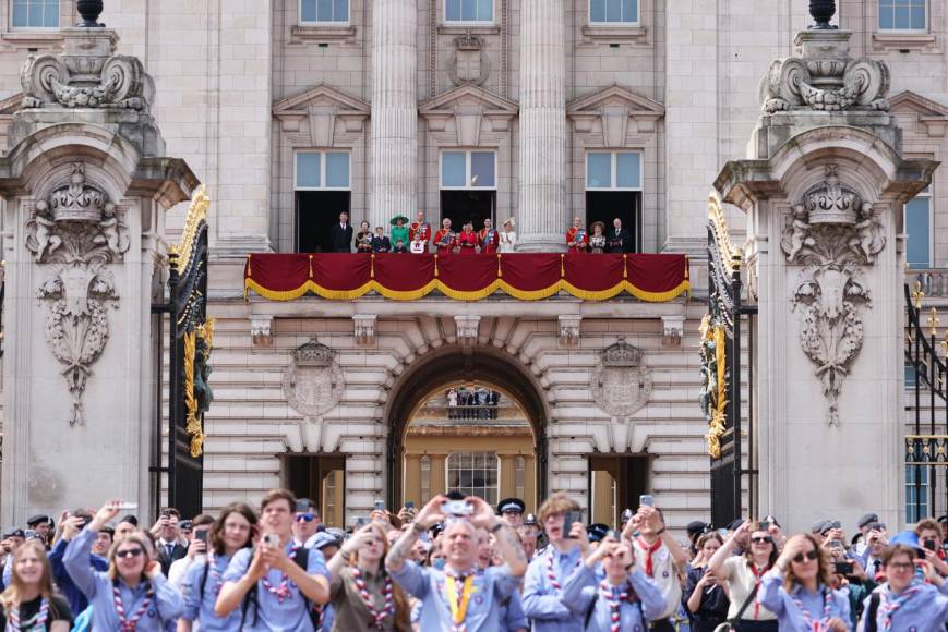 Las imágenes del desfile de Carlos III por su cumpleaños