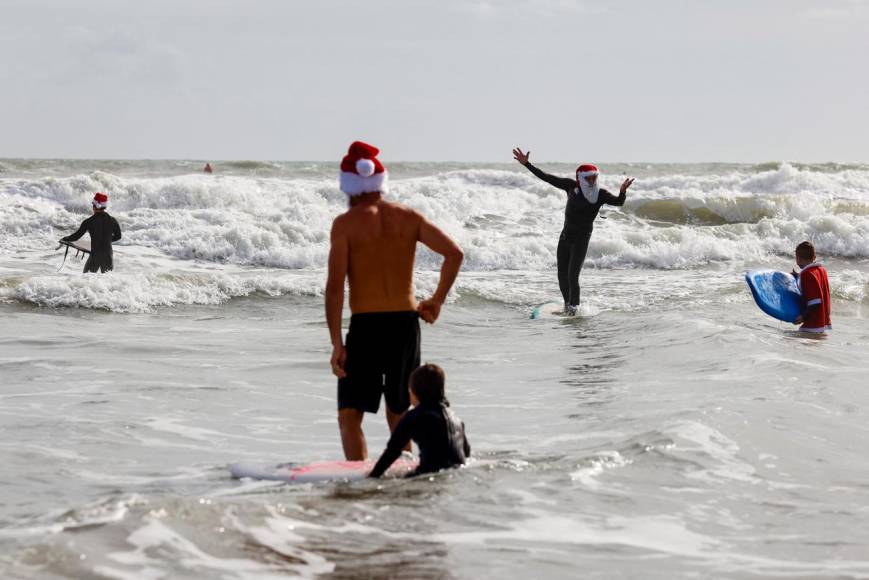 ¡Santas al agua! La tradicional obra que se lleva a cabo en Florida