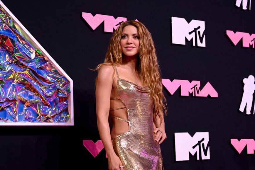 Shakira y sus hijos desfilan por la alfombra de los MTV VMA’s 2023