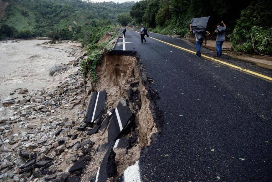 Desolación y caos: Acapulco tras el paso destructivo de Otis