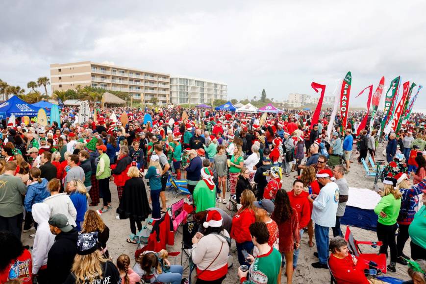 ¡Santas al agua! La tradicional obra que se lleva a cabo en Florida