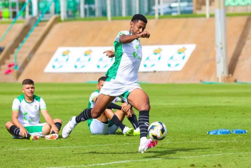 Antony “Choco” Lozano realiza su primer entrenamiento con el Santos Laguna de México