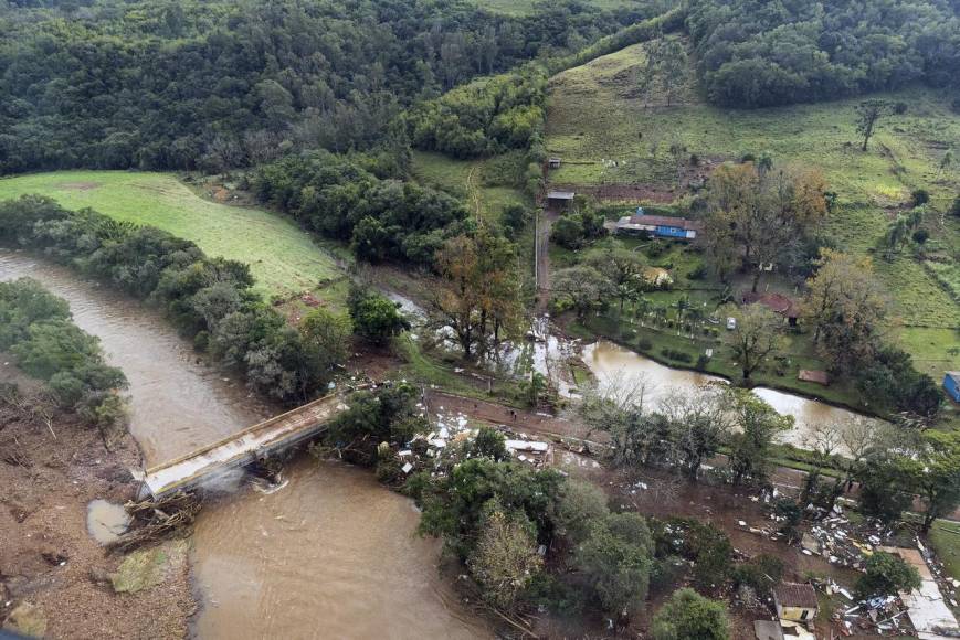 Muertos, desaparecidos y cientos sin hogar, el saldo de ciclón que azotó el sur de Brasil