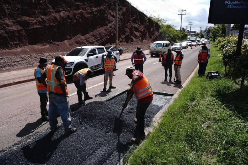 Siguen trabajos de bacheo en tres puntos del anillo periférico