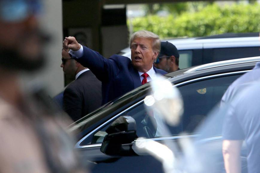 Sonriente, así salió Donald Trump de la corte de Miami tras audiencia