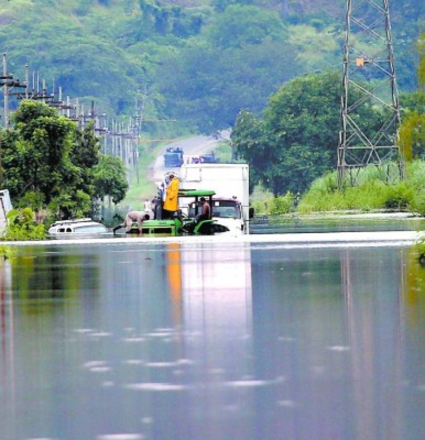 Desesperación y caos por las lluvias en la zona norte de Honduras